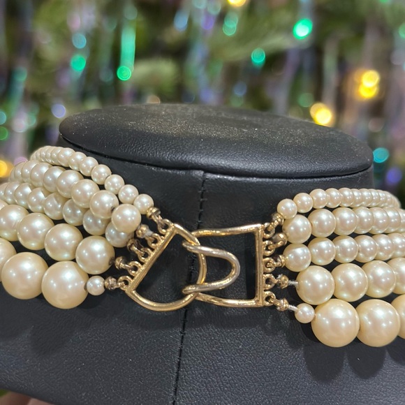 Vintage Signed Monet Chocker . Shell Pearls Woman’s Designer Necklace - Picture 2 of 4